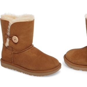 SOLD!!!!!! [UGG] Authentic Bailey Button Boot